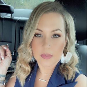 Meet your Posher, Monica